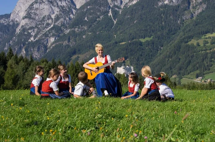 Private Eagle&rsquo;s Nest & Sound of Music Tour