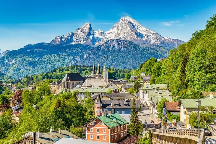 Sound of Music & Salt Mines Day Tour